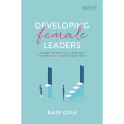 Developing Female Leaders: Navigate The Minefields And Release The (Paperback)